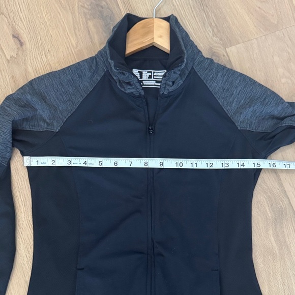 New Balance Women's Black and Gray Jacket - Picture 5 of 7